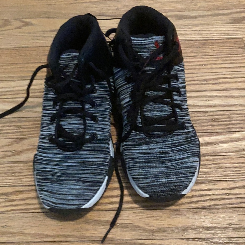 Youth size 4 Basketball Shoes